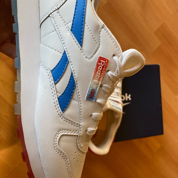 Reebok sneakers like new size 6.5 youth - Picture 4 of 9